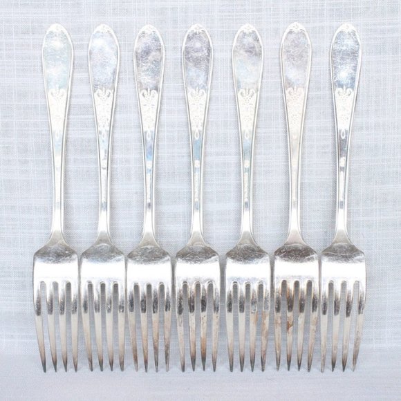 7 pc Burgundy/Champagne WM Rogers Silver Plate Dinner Forks, Set of 7 Forks - Picture 5 of 5